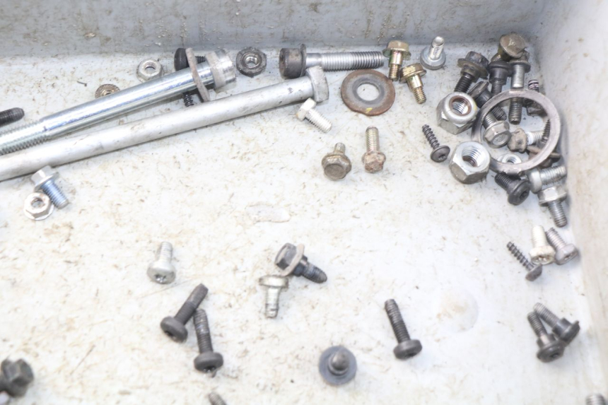 photo de SCREW FASTENER BAG PEUGEOT ELYSTAR 50 (2002 - 2014) - Zoom on usage condition