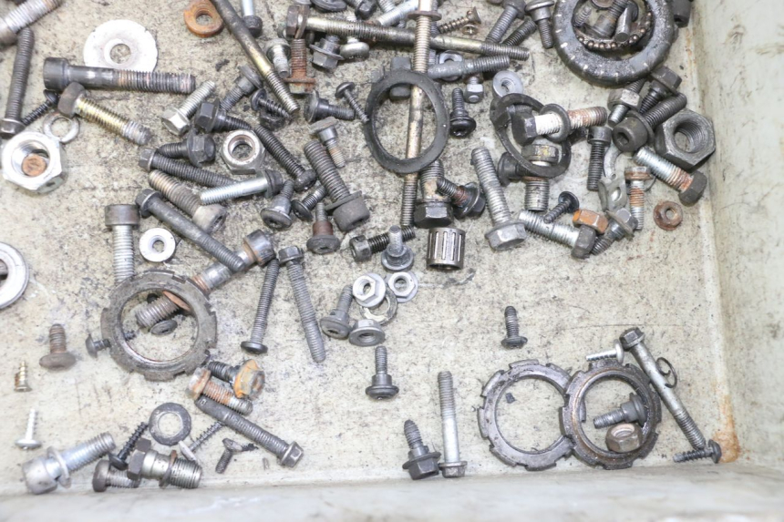 photo de SCREW FASTENER BAG PEUGEOT ELYSTAR 50 (2002 - 2014) - Zoom on usage condition