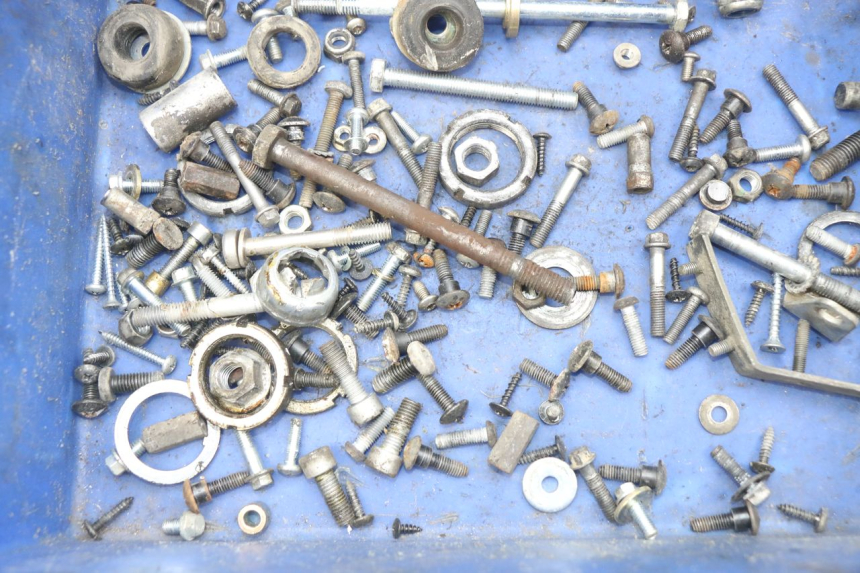 photo de SCREW FASTENER BAG PIAGGIO FLY 100 (2006 - 2010) - Zoom on usage condition