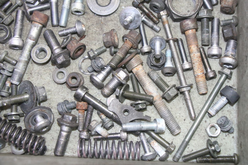 photo de SCREW HARDWARE BAG YAMAHA FZ6 N FAZER 600 (2004 - 2006) - Technical close-up