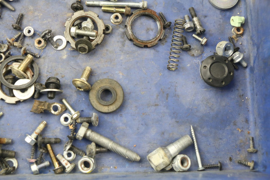 photo de SCREWS BAG PEUGEOT JET FORCE CARBU 50 (2003 - 2016) - Zoom on usage condition