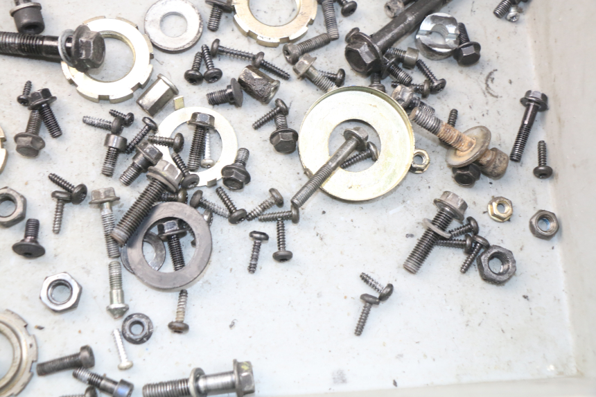 photo de SCREW FASTENER BAG PEUGEOT KISBEE 4T 50 (2018 - 2022) - Zoom on usage condition