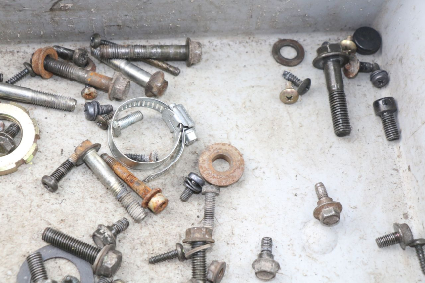 photo de SCREW FASTENER BAG PEUGEOT KISBEE 4T 50 (2010 - 2017) - Zoom on usage condition