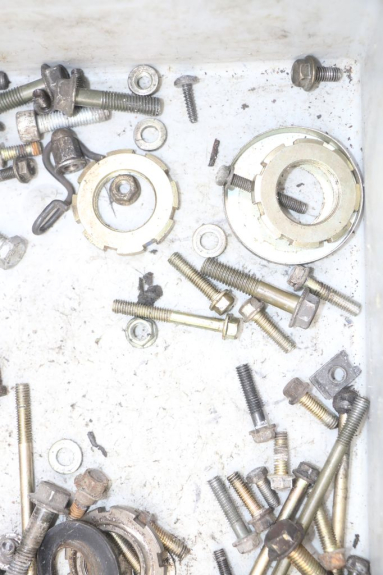 photo de SCREW FASTENER BAG PEUGEOT KISBEE 4T 50 (2010 - 2017) - Zoom on usage condition