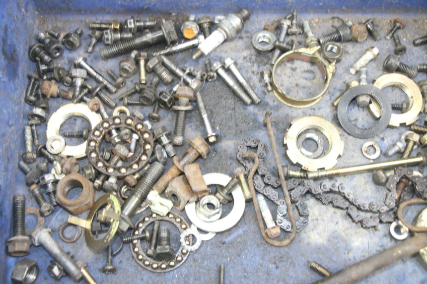 photo de SCREW FASTENER BAG PEUGEOT KISBEE 4T 50 (2010 - 2017) - Zoom on usage condition