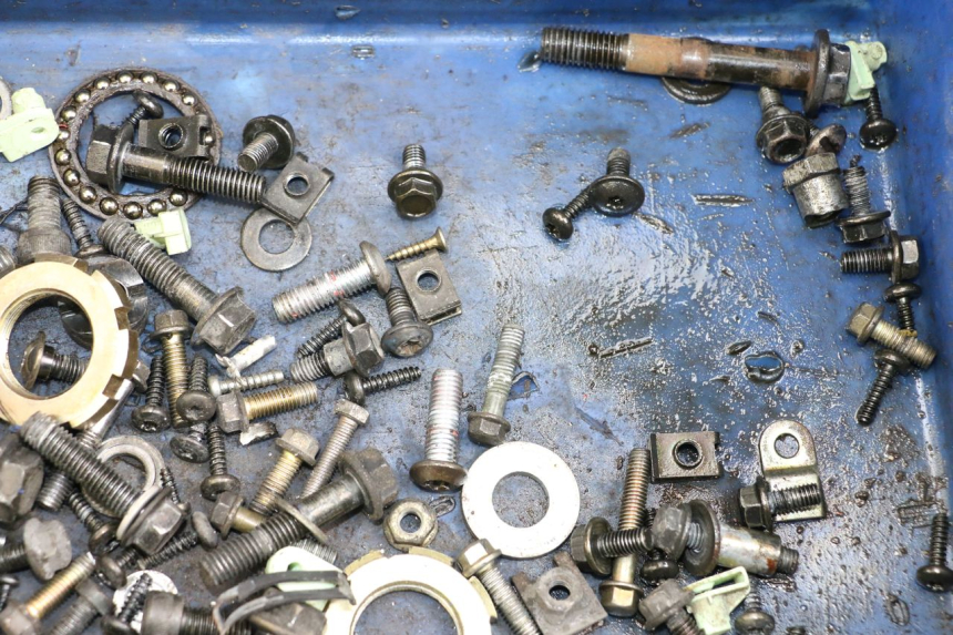 photo de SCREW FASTENER BAG PEUGEOT KISBEE 4T 50 (2010 - 2017) - Zoom on usage condition