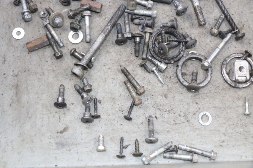 photo de SCREWS BAG PIAGGIO LIBERTY 4T 50 (2009 - 2015) - Zoom on usage condition