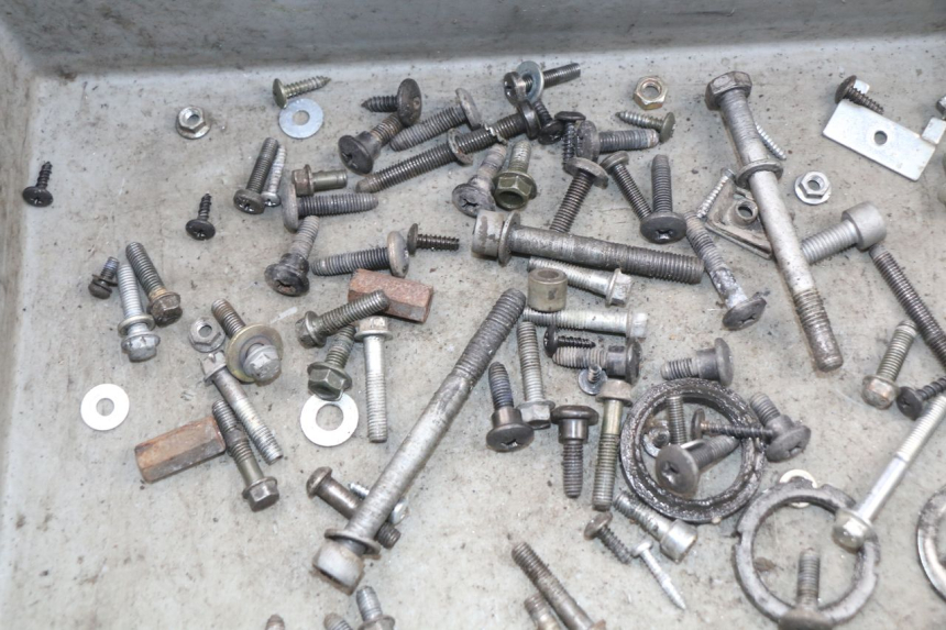 photo de SCREWS BAG PIAGGIO LIBERTY 4T 50 (2009 - 2015) - Alternative perspective