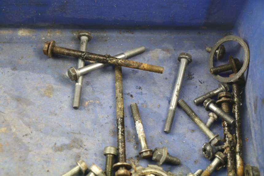 photo de SCREW FASTENER BAG PEUGEOT LUDIX BLASTER 50 (2006 - 2014) - Zoom on usage condition