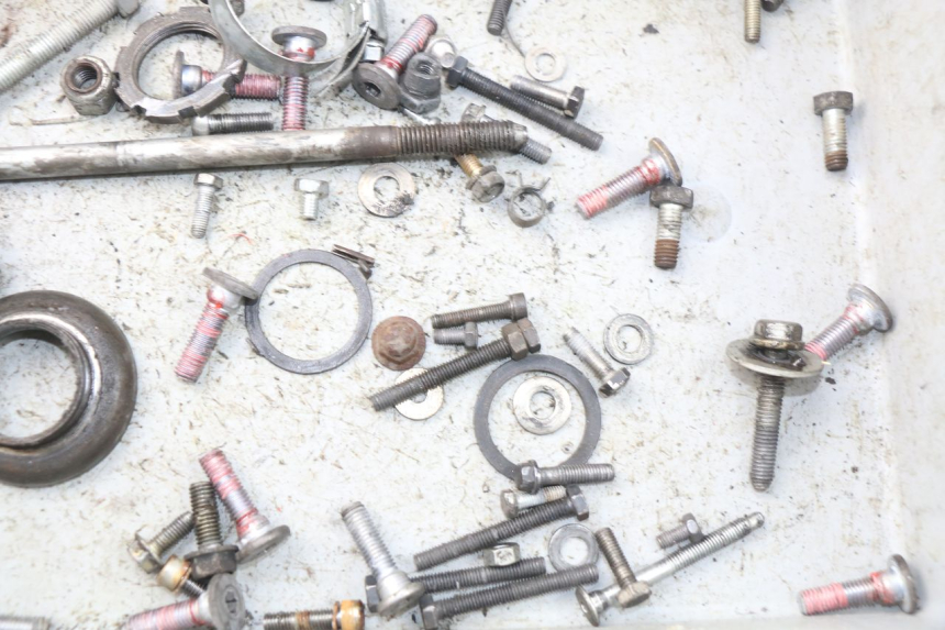 photo de SCREW FASTENER BAG PEUGEOT LUDIX 50 (2005 - 2007) - Zoom on usage condition