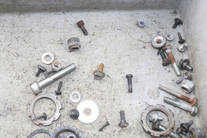 photo de SCREW FASTENER BAG PEUGEOT LUDIX 50 (2008 - 2017) - Zoom on usage condition