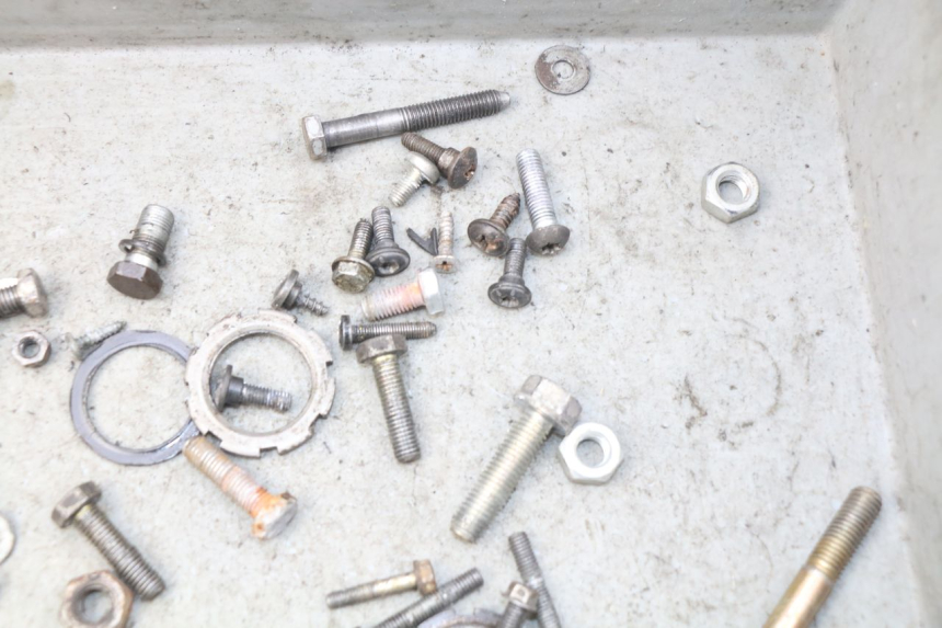 photo de SCREW FASTENER BAG PEUGEOT LUDIX 50 (2008 - 2017) - Zoom on usage condition