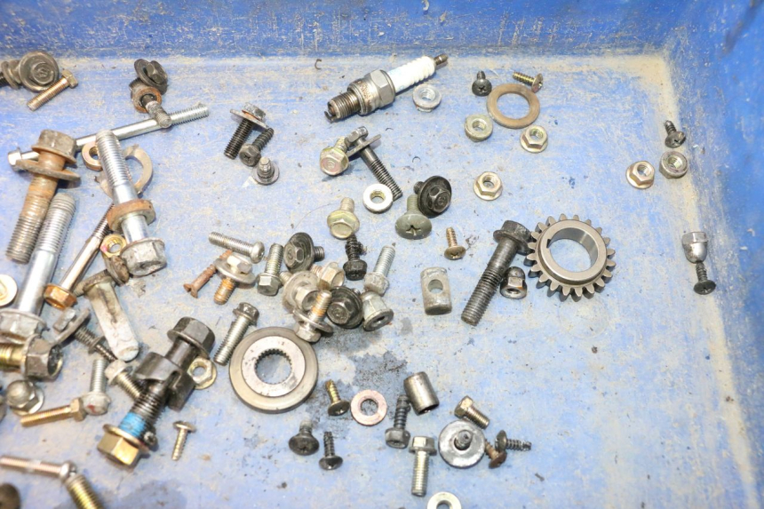 photo de SCREWS BAG SYM MIO 50 (2005 - 2010) - Zoom on usage condition