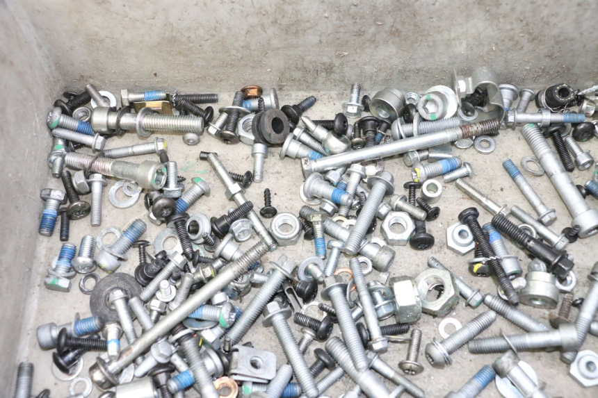 photo de SCREWS BAG PIAGGIO MP3 HPE 310 (2024 - 2025) - Zoom on usage condition