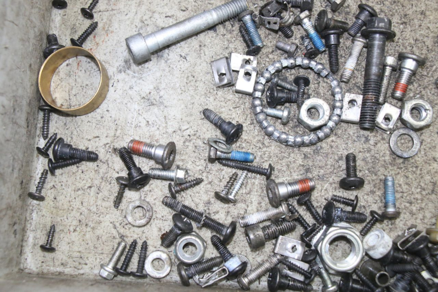 photo de SCREWS BAG PIAGGIO NRG POWER PUREJET 50 (2018 - 2021) - Alternative perspective