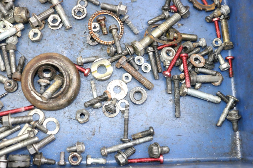 photo de SCREW FASTENER BAG PEUGEOT TKR TREKKER FURIOUS 50 (2005 - 2014) - Zoom on usage condition