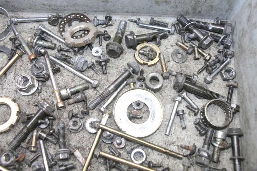 photo de SCREWS BAG PEUGEOT VIVACITY 125 (2010 - 2017) - Zoom on usage condition