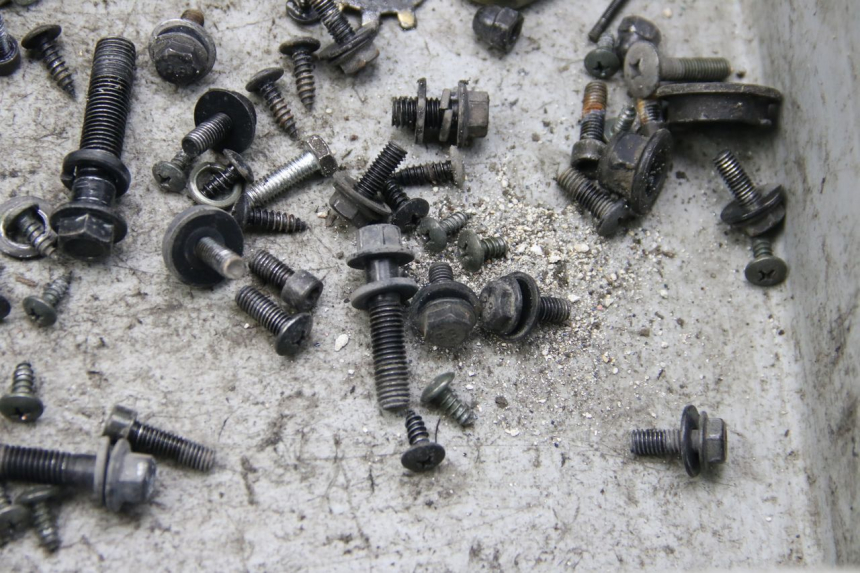 photo de SCREW FASTENER BAG LVNENG S5 1 (2019 - 2023) - Zoom on usage condition