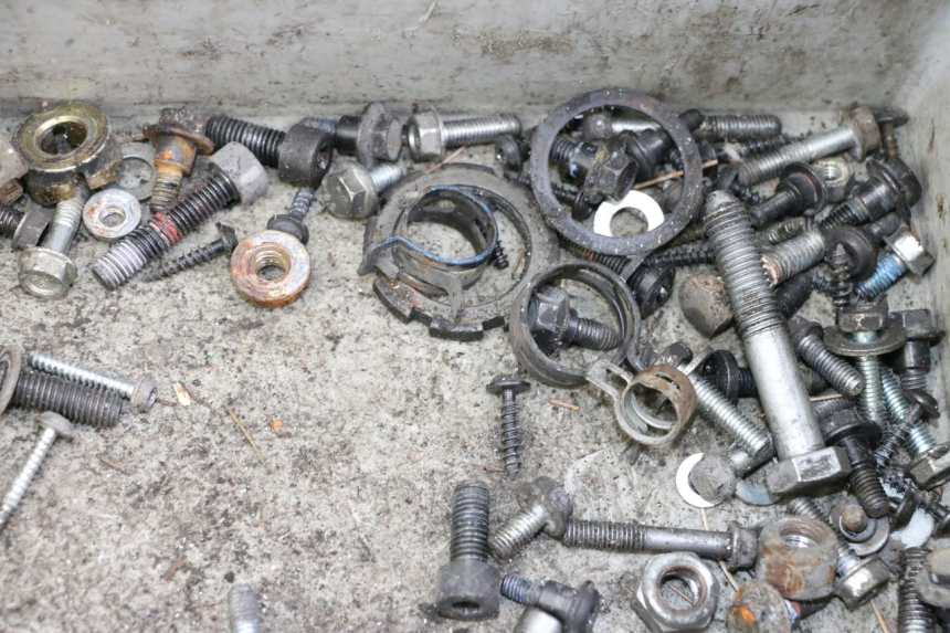 photo de SCREWS BAG PEUGEOT SATELIS 125 (2013 - 2018) - Technical close-up