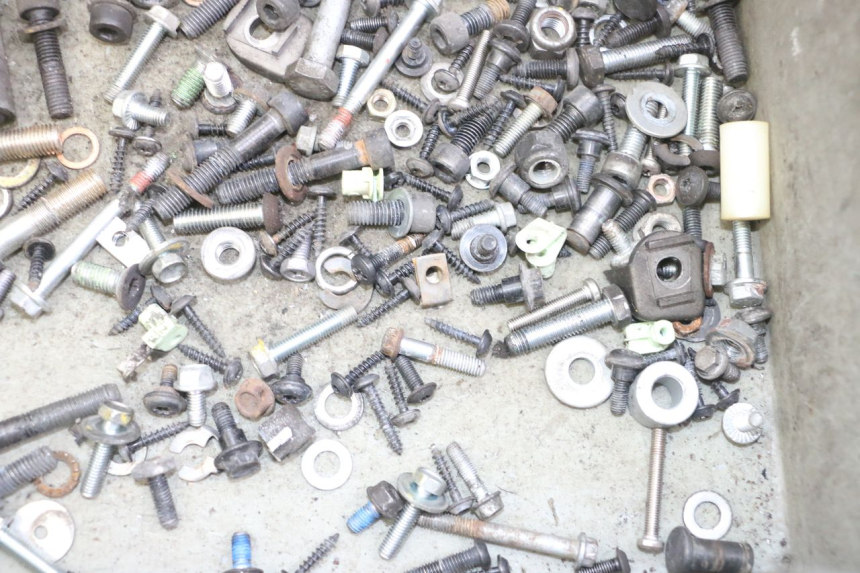 photo de SCREWS BAG PEUGEOT SATELIS 125 (2013 - 2018) - Zoom on usage condition