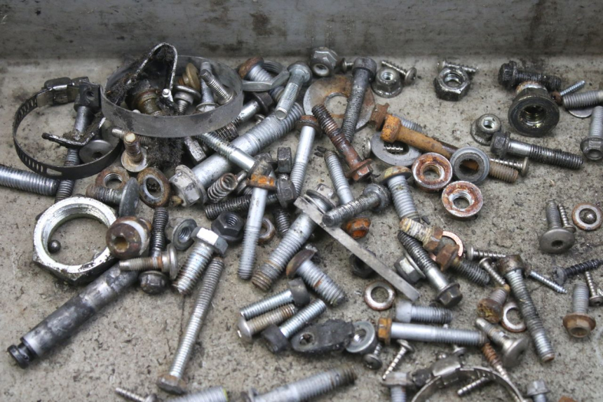 photo de SCREW FASTENER BAG APRILIA SCARABEO 100 (2003 - 2012) - Zoom on usage condition