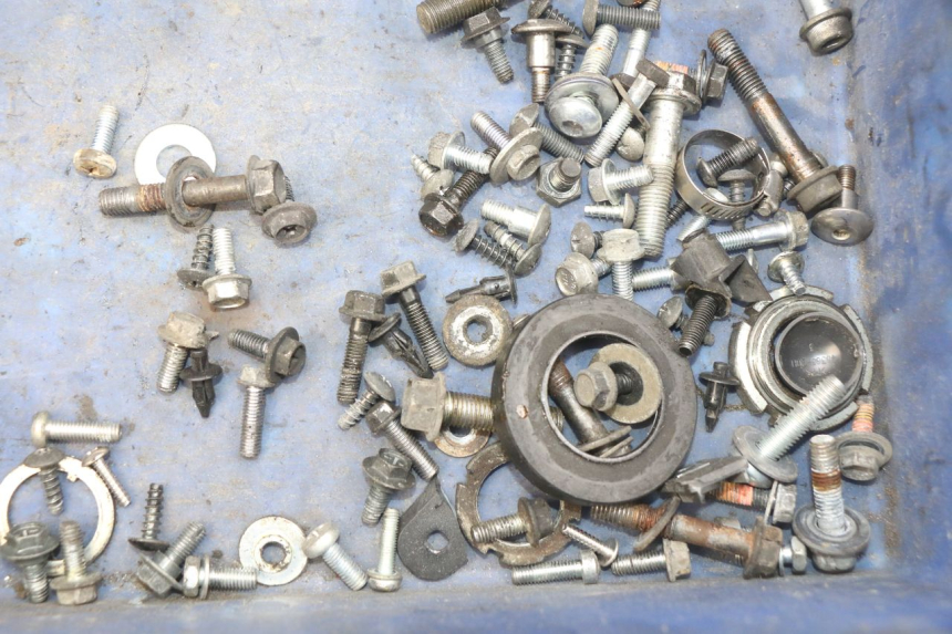 photo de SCREW BAG SUZUKI SIXTEEN 125 (2008 - 2010) - Technical close-up