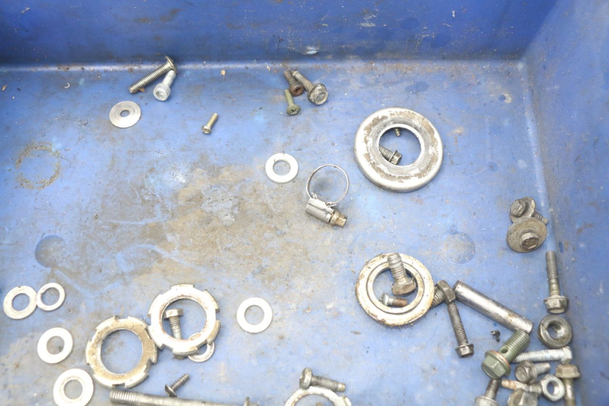 photo de SCREW FASTENER BAG YAMAHA SLIDER NAKED 50 (2004 - 2018) - Zoom on usage condition