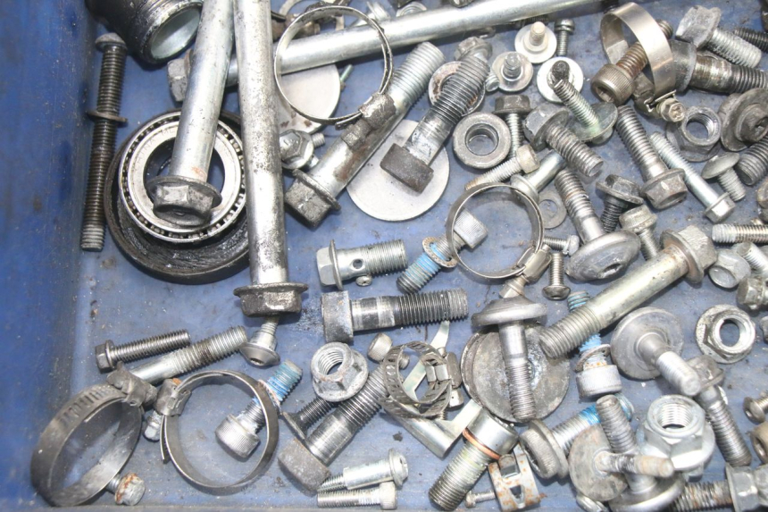 photo de SCREWS BAG SUZUKI GSX F GSXF 650 (2007 - 2015) - Alternative perspective