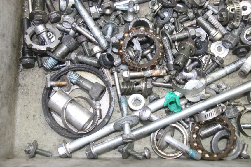 photo de SCREWS BAG SUZUKI SV S 650 (2003 - 2009) - Alternative perspective