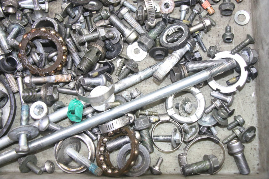 photo de SCREWS BAG SUZUKI SV S 650 (2003 - 2009) - Technical close-up