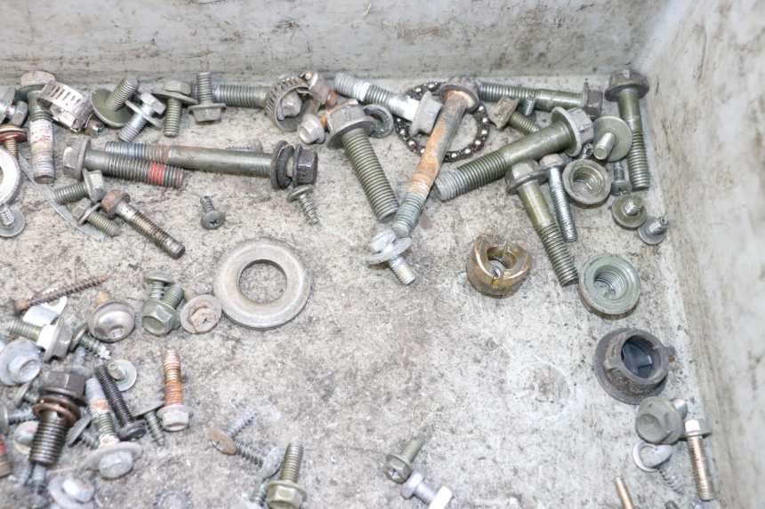 photo de SCREW FASTENER BAG SYM FIDDLE 3 III 125 (2014 - 2020) - Zoom on usage condition