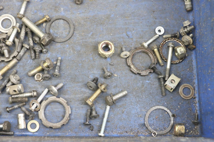 photo de SCREW FASTENER BAG PEUGEOT TKR TREKKER FURIOUS 50 (2005 - 2014) - Zoom on usage condition