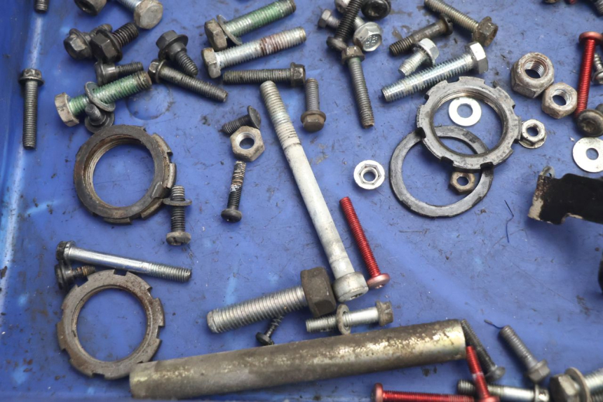 photo de SCREW FASTENER BAG PEUGEOT TKR TREKKER FURIOUS 50 (2005 - 2014) - Alternative perspective