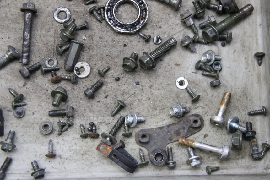 photo de SCREW FASTENER BAG PEUGEOT TWEET 4T 50 (2010 - 2014) - Zoom on usage condition