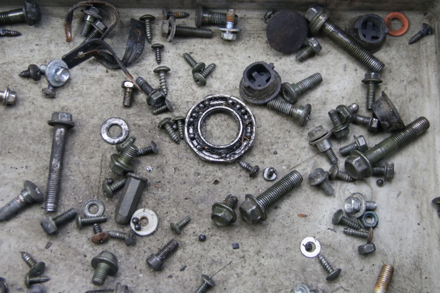 photo de SCREW FASTENER BAG PEUGEOT TWEET 4T 50 (2010 - 2014) - Alternative perspective