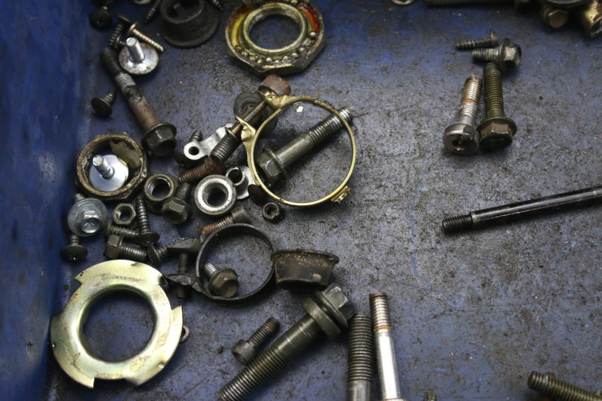 photo de SCREW FASTENER BAG PEUGEOT TWEET 4T 50 (2010 - 2014) - Zoom on usage condition