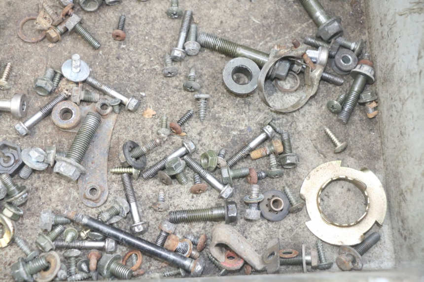 photo de SCREW FASTENER BAG PEUGEOT TWEET 4T 50 (2010 - 2014) - Zoom on usage condition