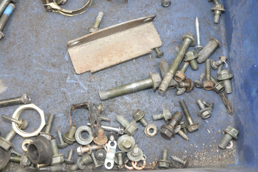 photo de SCREW FASTENER BAG PEUGEOT TWEET 4T 50 (2018 - 2022) - Zoom on usage condition