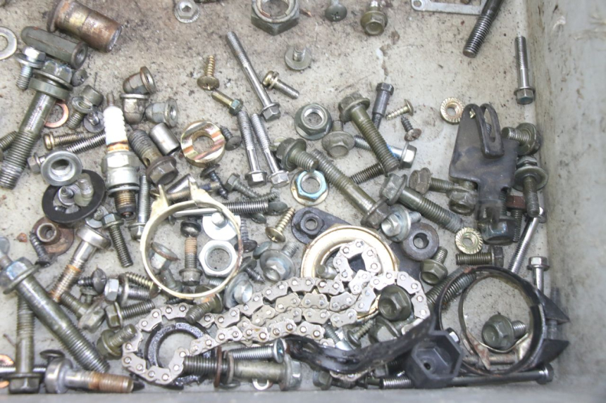 photo de SCREW FASTENER BAG PEUGEOT TWEET 4T 50 (2014 - 2019) - Zoom on usage condition