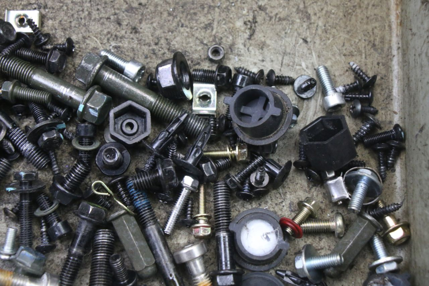 photo de SCREWS BAG PEUGEOT TWEET 4T 50 (2023 - 2025) - Zoom on usage condition