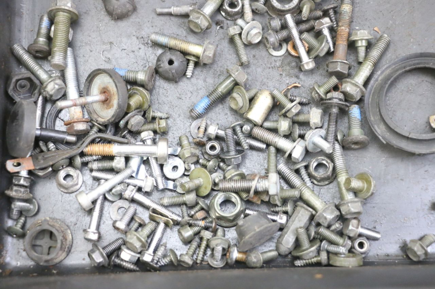 photo de SCREW FASTENER BAG PEUGEOT TWEET 4T 50 (2018 - 2022) - Zoom on usage condition