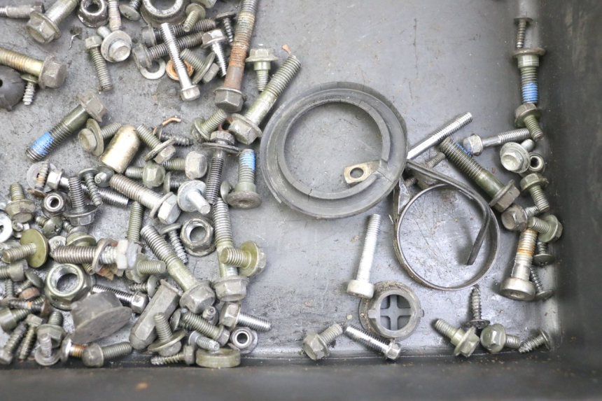 photo de SCREW FASTENER BAG PEUGEOT TWEET 4T 50 (2018 - 2022) - Alternative perspective