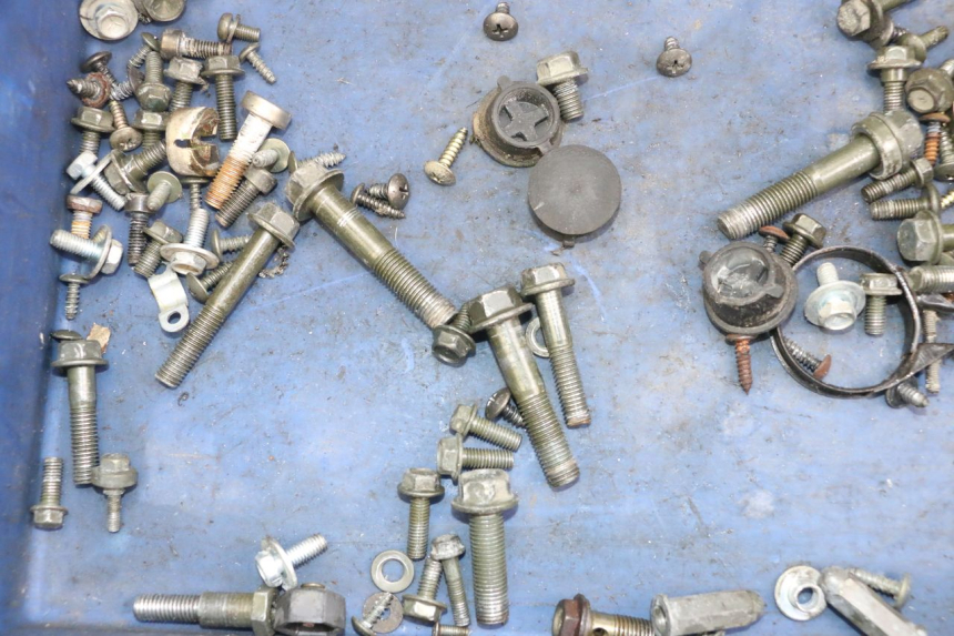 photo de SCREW FASTENER BAG PEUGEOT TWEET 4T 50 (2014 - 2019) - Zoom on usage condition