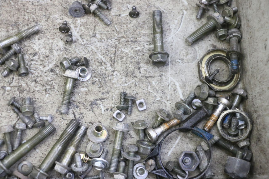 photo de SCREW FASTENER BAG PEUGEOT TWEET 4T 50 (2018 - 2022) - Zoom on usage condition