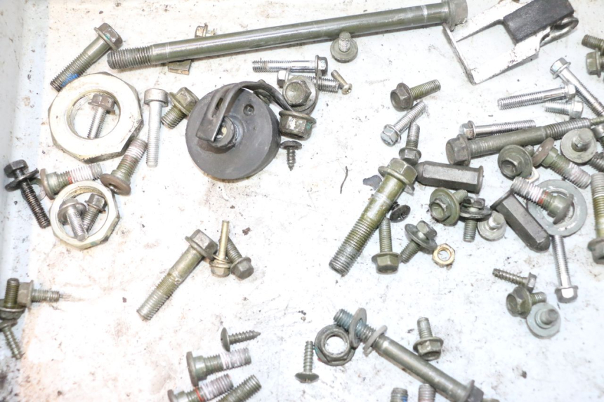 photo de SCREW FASTENER BAG PEUGEOT TWEET 4T 50 (2018 - 2022) - Zoom on usage condition