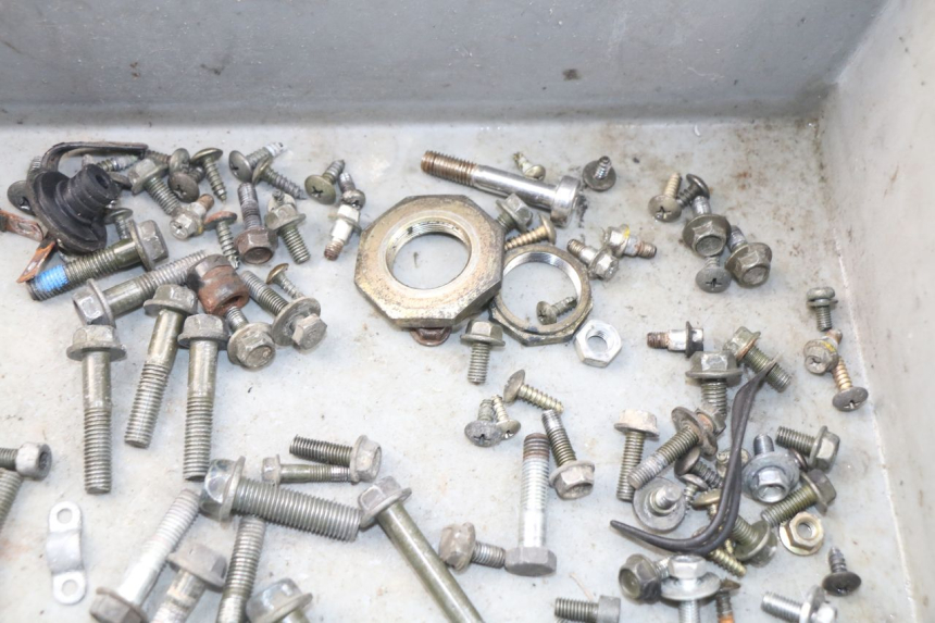 photo de SCREW FASTENER BAG PEUGEOT TWEET 125 (2010 - 2017) - Zoom on usage condition