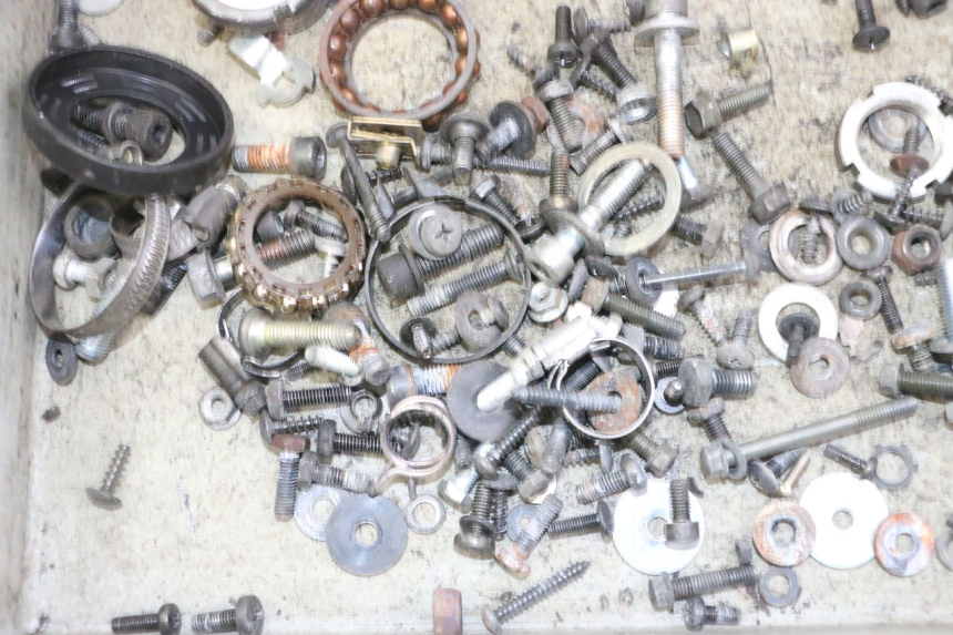 photo de SCREW FASTENER BAG SUZUKI UH BURGMAN 125 (2002 - 2006) - Zoom on usage condition