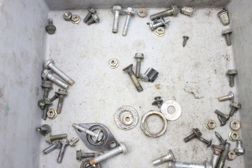 photo de SCREW FASTENER BAG PEUGEOT V-CLIC VCLIC 50 (2007 - 2013) - Zoom on usage condition