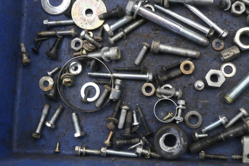 photo de SCREW FASTENER BAG PIAGGIO VESPA LX 125 (2005 - 2010) - Alternative perspective