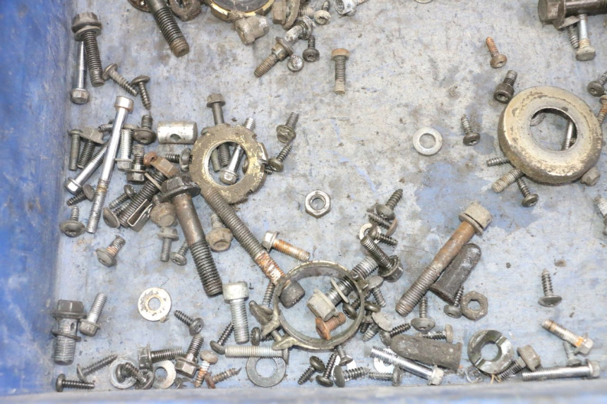 photo de SCREW FASTENER BAG PEUGEOT VIVACITY NEW 4T 50 (2008 - 2017) - Zoom on usage condition